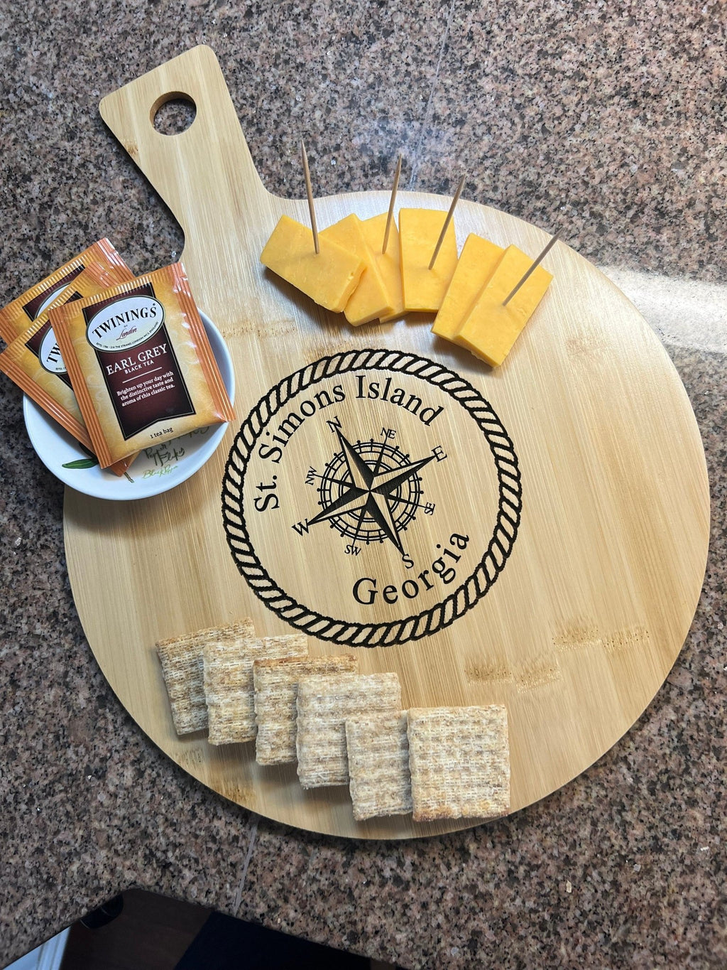 Easy Pizze Cheesee Board: Round Serving Tray with Handle - Dog Time Outlet