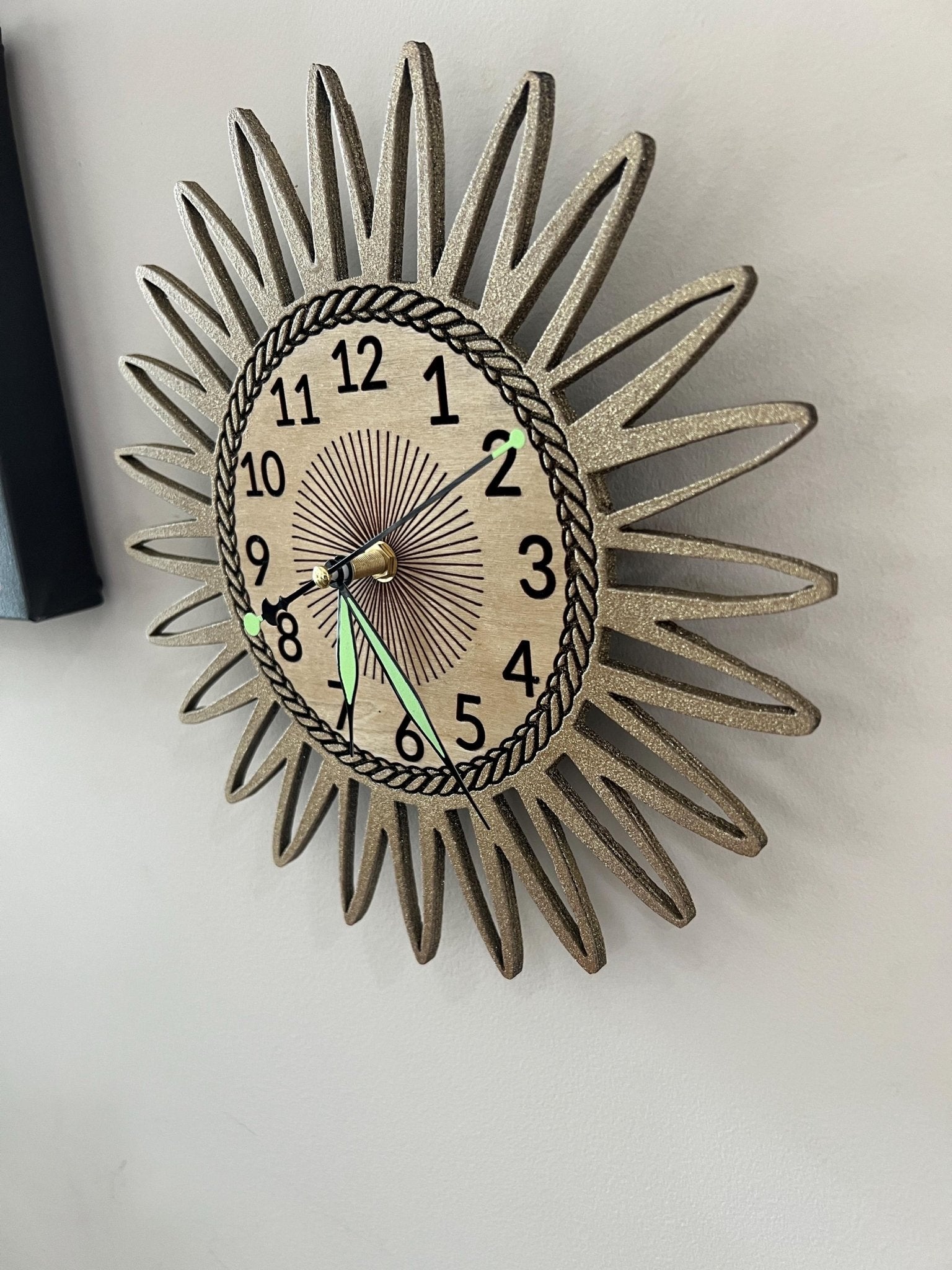 Glitter Sunray clock - Dog Time Outlet