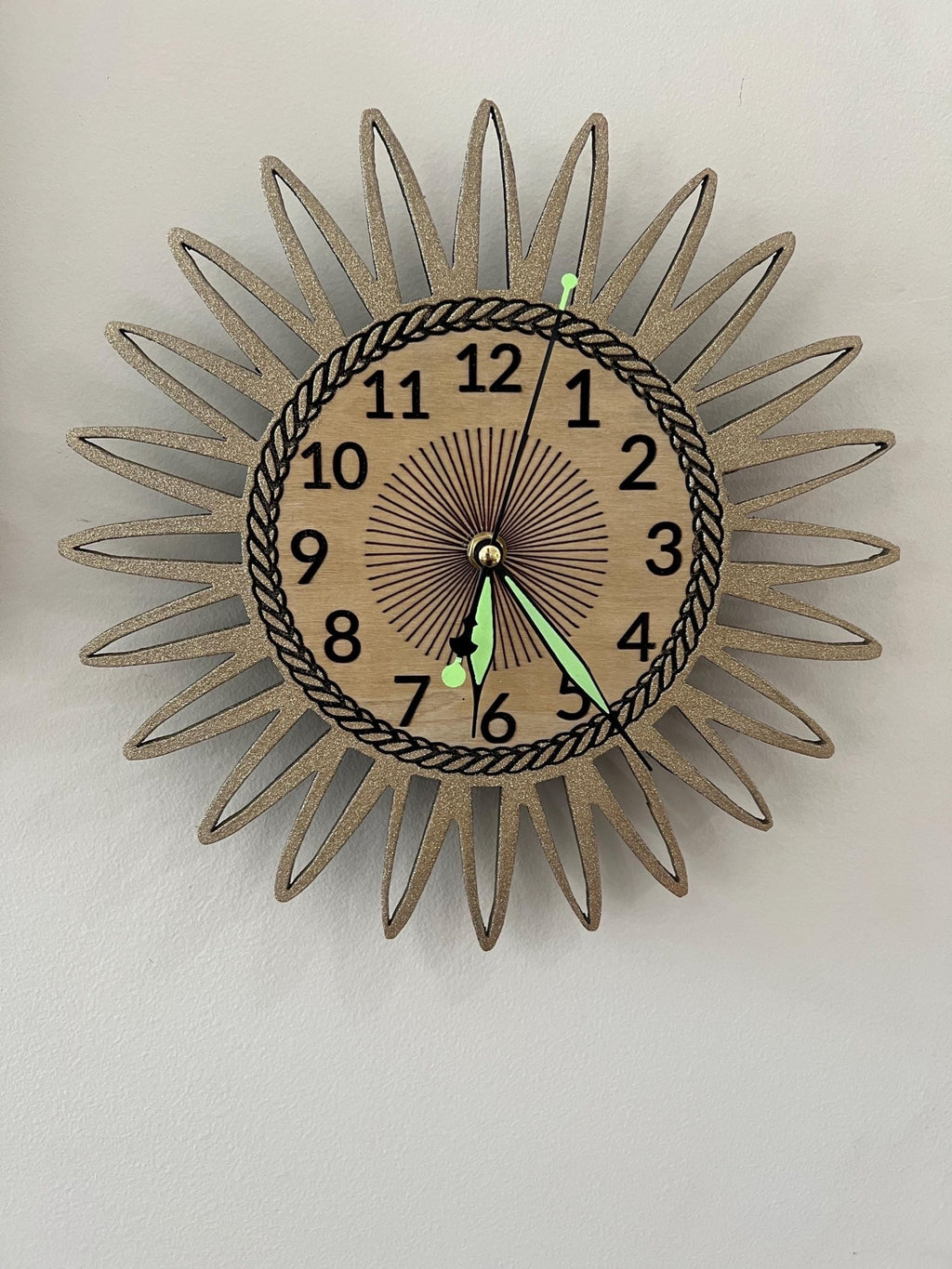 Glitter Sunray clock - Dog Time Outlet