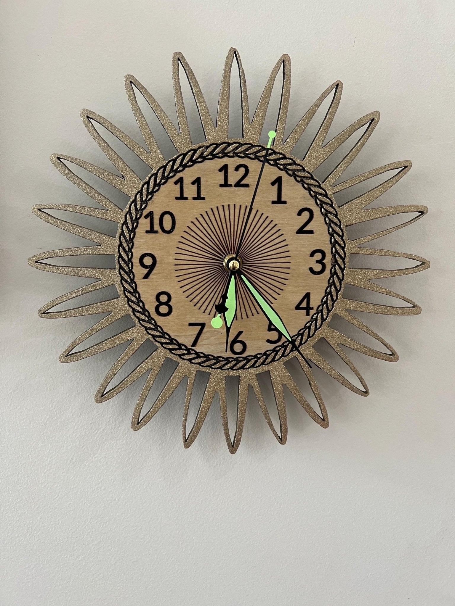 Glitter Sunray clock - Dog Time Outlet