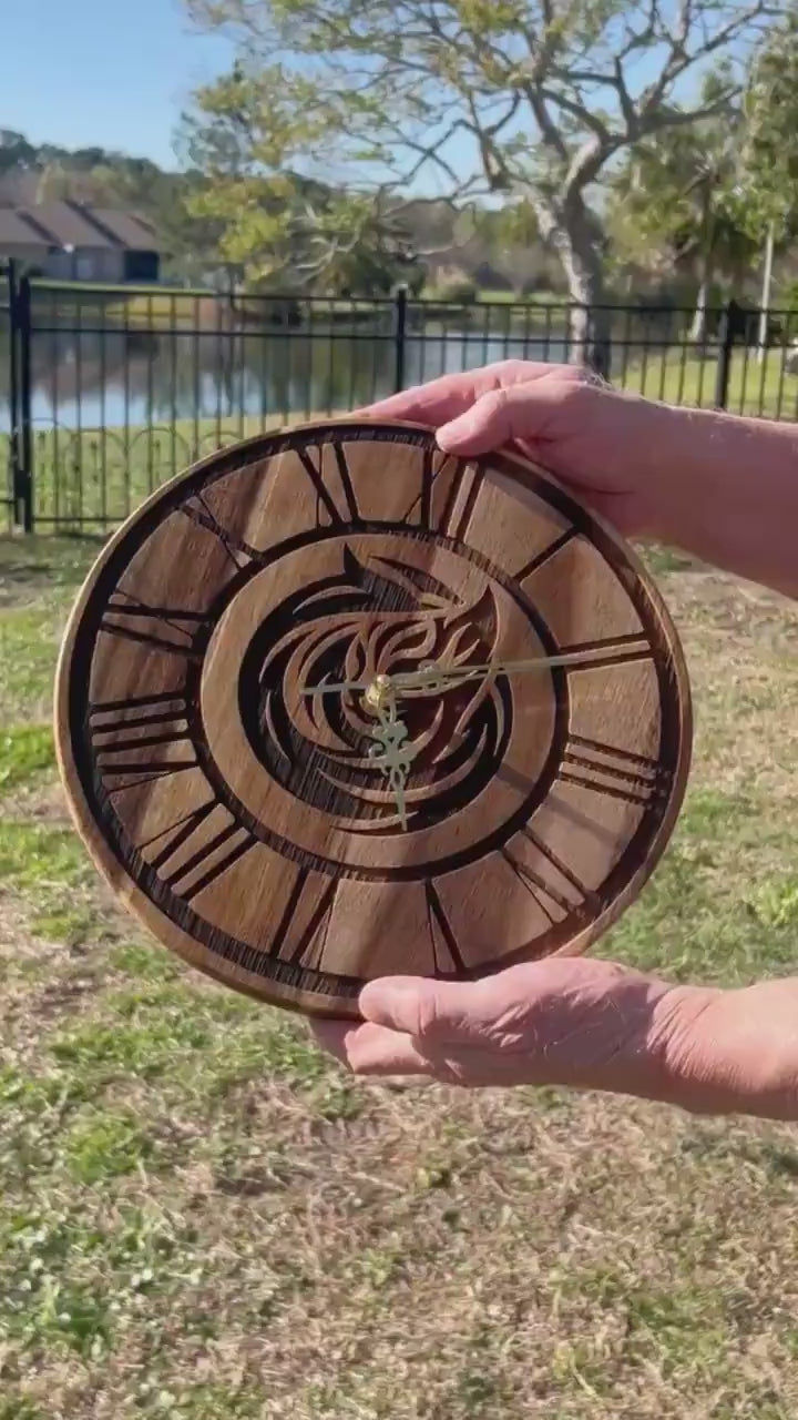 Acacia Wood Cat Clock: Engraved Abstract Feline Art